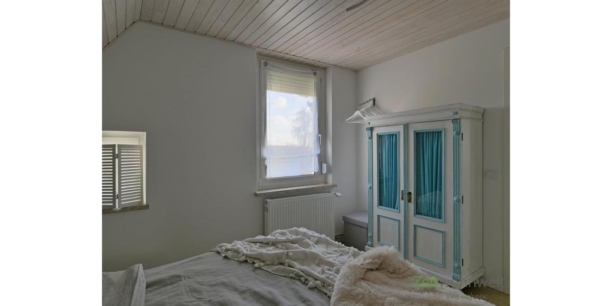 Kleiderschrank im Schlafzimmer