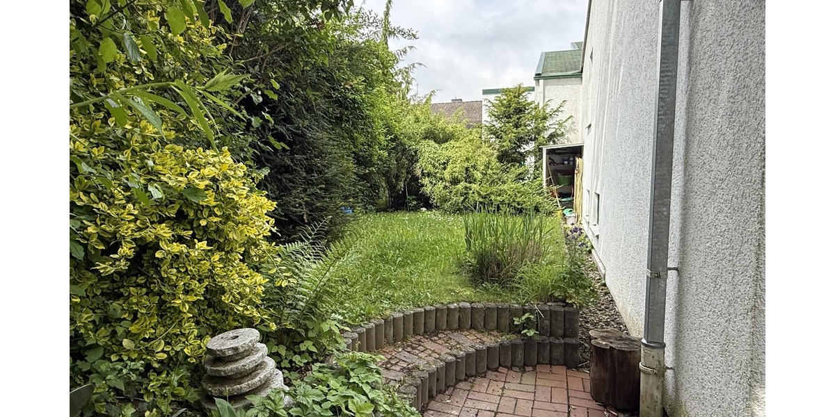 Garten neben dem Haus