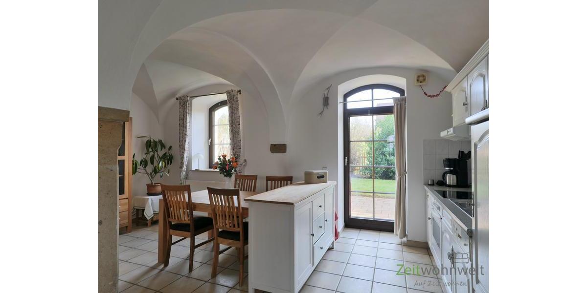 Blick zu Küche und Terrassenausgang