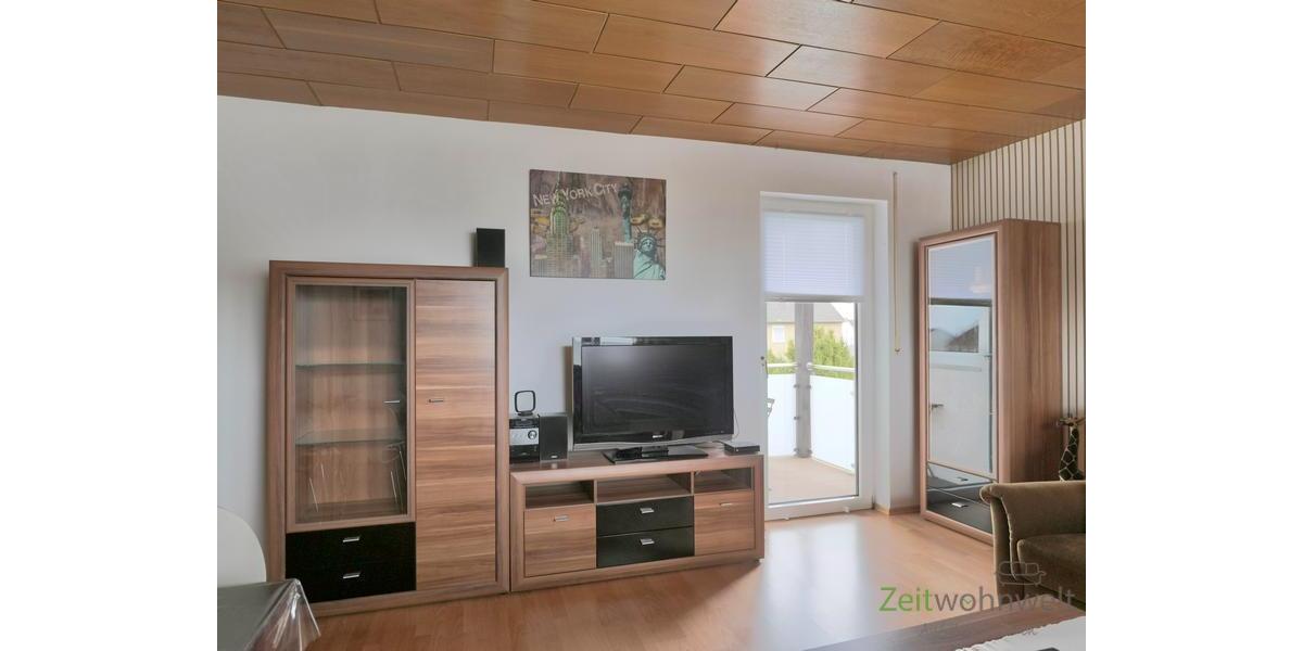 Blick zu TV und Balkon