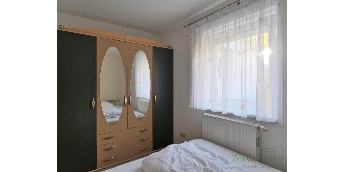 Kleiderschrank im Schlafzimmer
