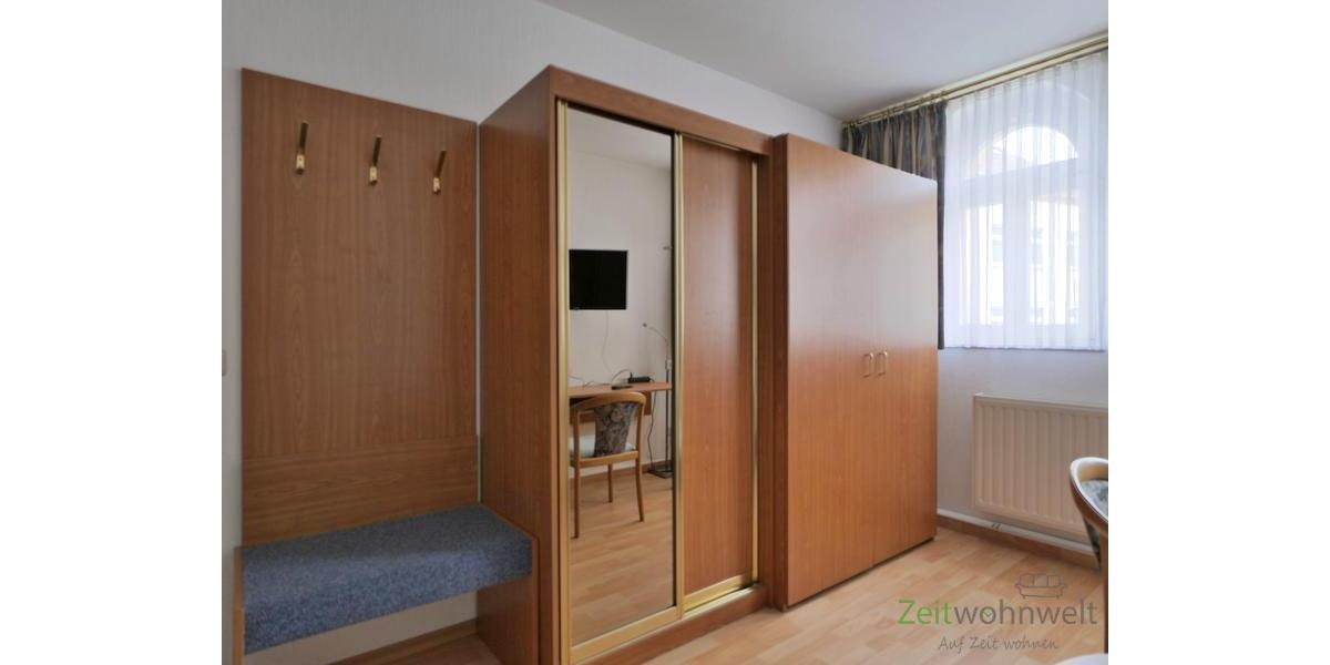 Kleider- und Küchenschrank