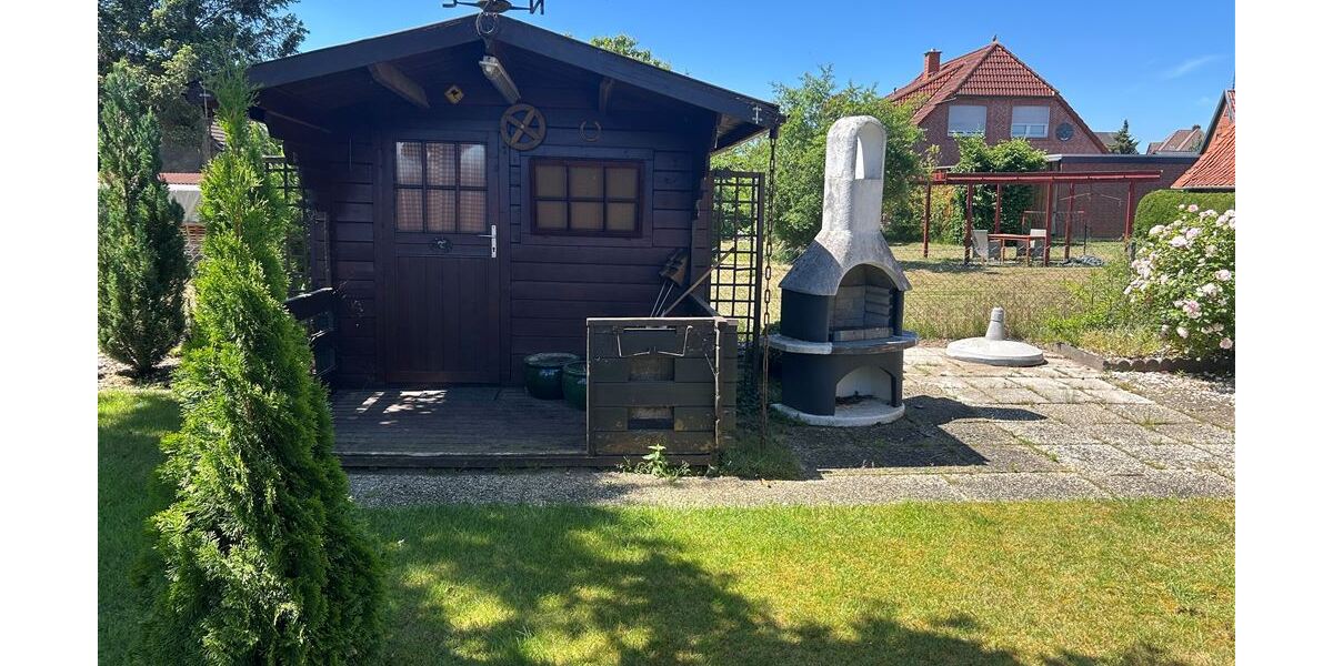 Gartenhaus mit angrenzender Terasse