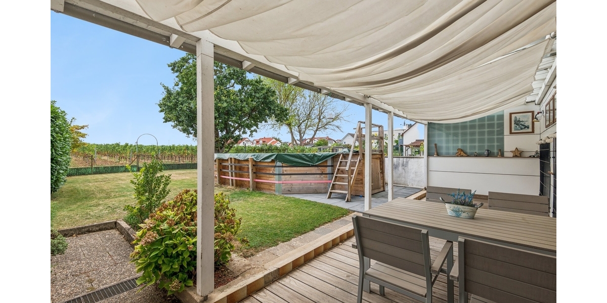 Terrasse mit Garten