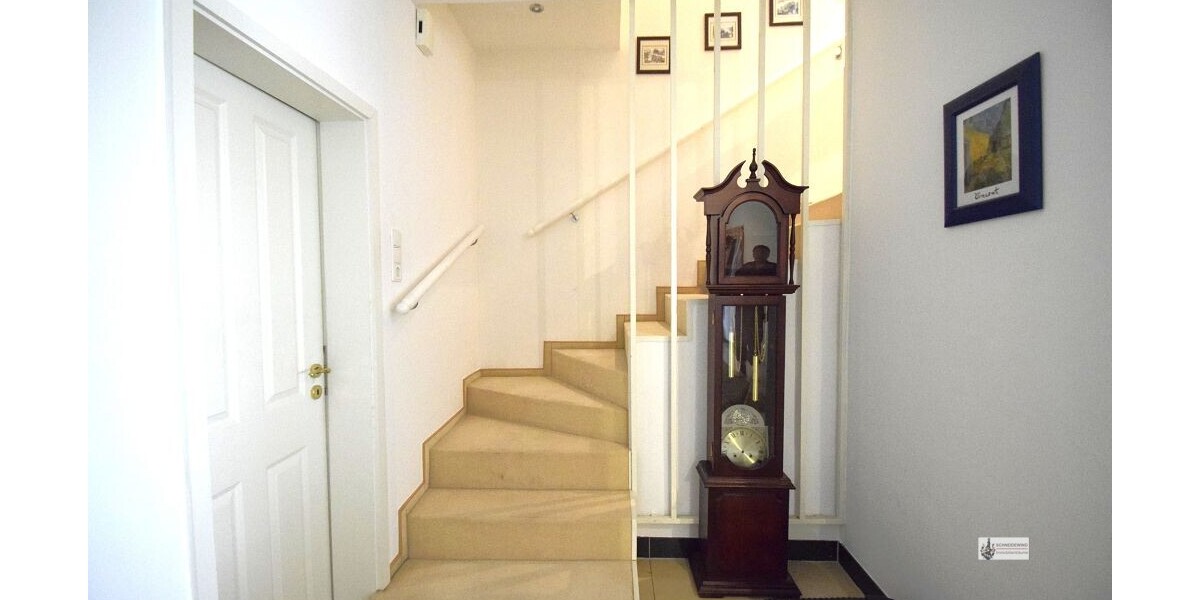 k-Massivtreppe ins OG