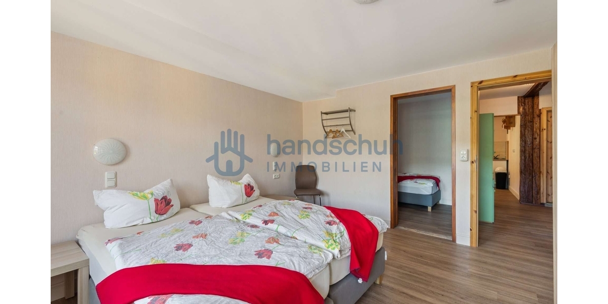 rechtes Schlafzimmer zum Rhein mit Kinderzimmer