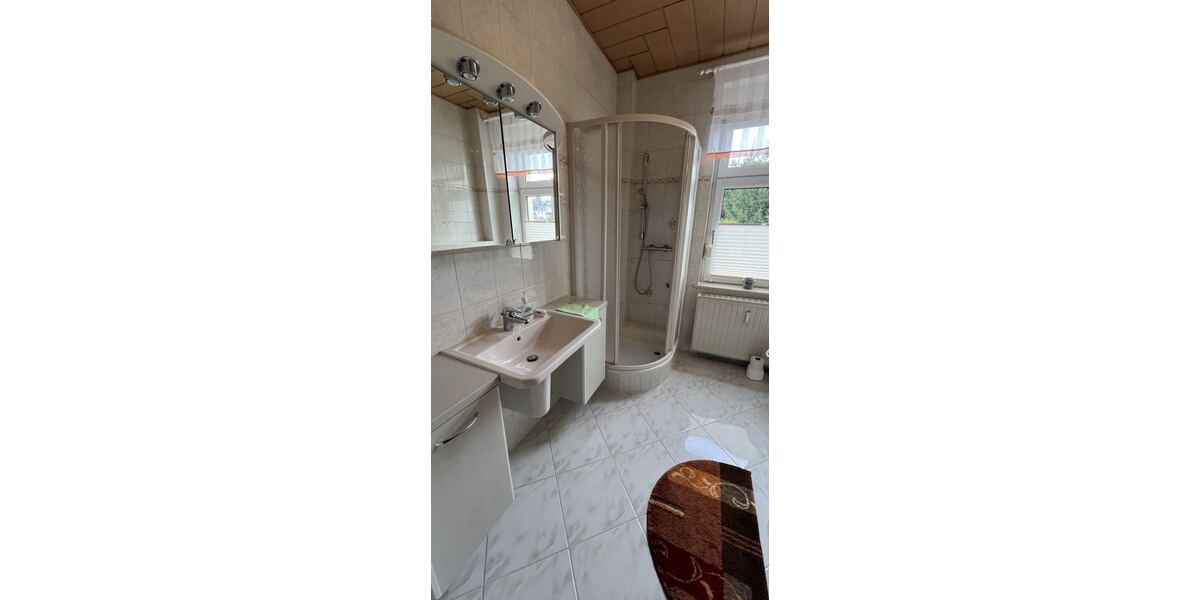 Bad mit Dusche im 1.OG