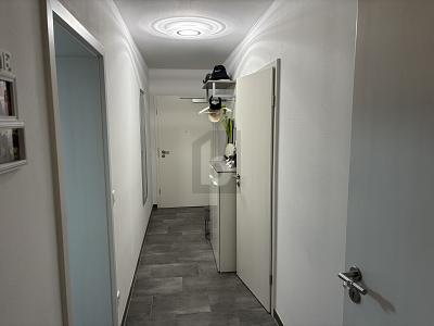 MODERN, ZENTRAL, NEUWERTIG, KÜCHE UND PARKPLATZ - Etagenwohnung Merzig | Angebot:27145289