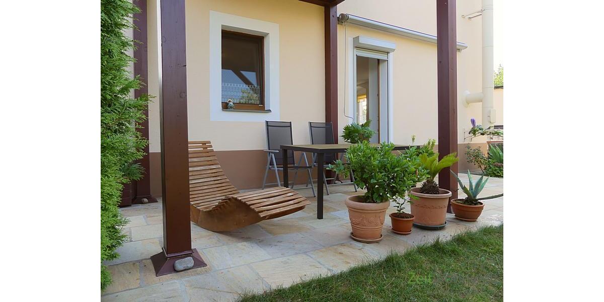 eigene überdachte Terrasse