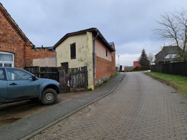 Baugrundstück mit einem alten Wohnhaus - Grundstück laage-Liessow | Angebot:19799633