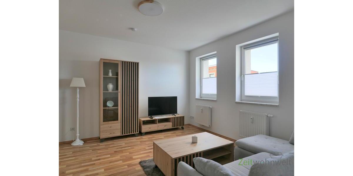 Blick zu Schrankwand und TV