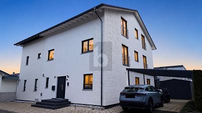 LUXURIÖSE DOPPELHAUSHÄLFTE MIT POOL - Doppelhaushälfte Bad Säckingen | Angebot:27098000
