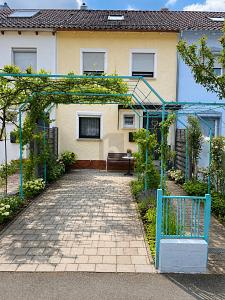 FAMILIENTRAUM MIT GARTEN, GARAGE & STELLPLATZ - Reihenmittelhaus Reutlingen Reutlingen-Betzingen | Angebot:26842909