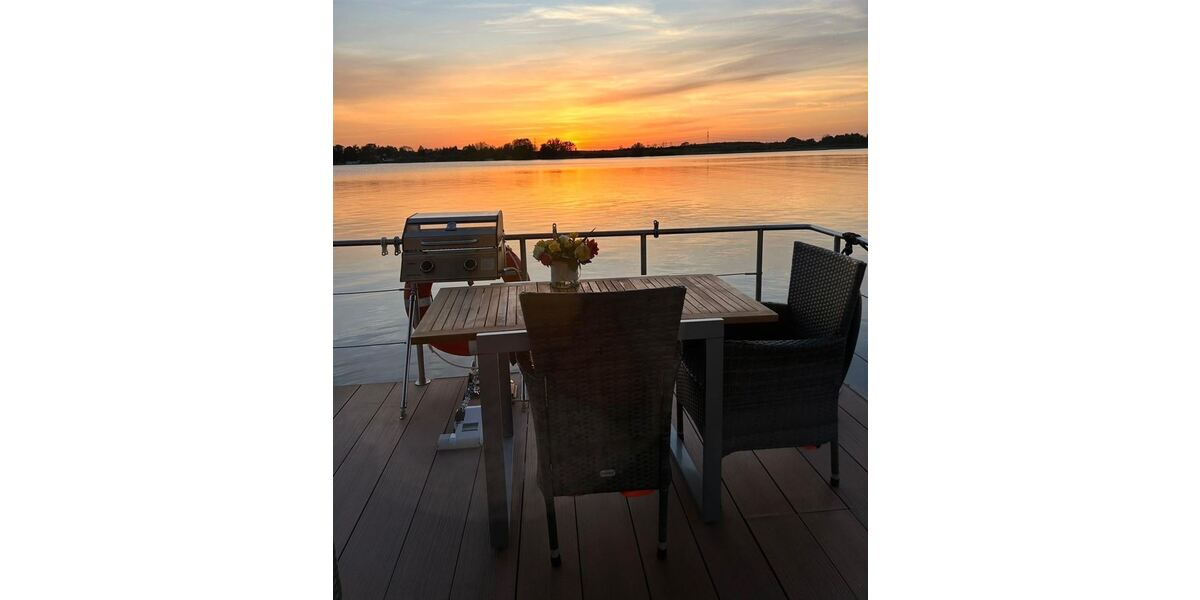Ein Zuhause, auf dem Wasser oder im Hafen, exklusives Hausboot Neubau 2023 - Ferienhaus Jabel b Waren | Angebot:26799746